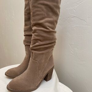 NWT tan faux suede boots size 7